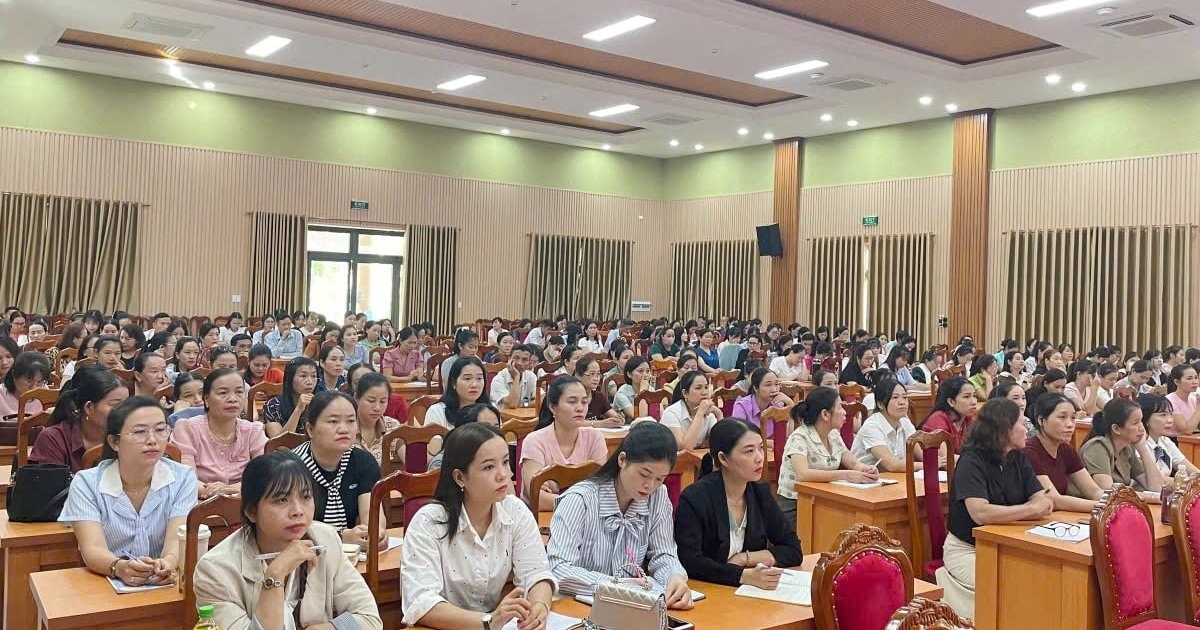 Formation politique d'été de la commune de Tien Phuoc pour les gestionnaires et les enseignants