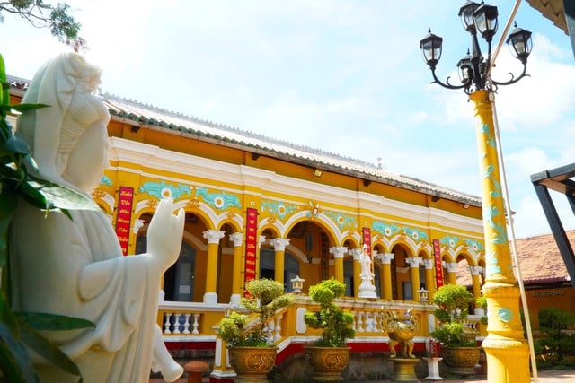 Ngôi chùa 130 năm tuổi xanh mát giữa trung tâm Cần Thơ- Ảnh 3.
