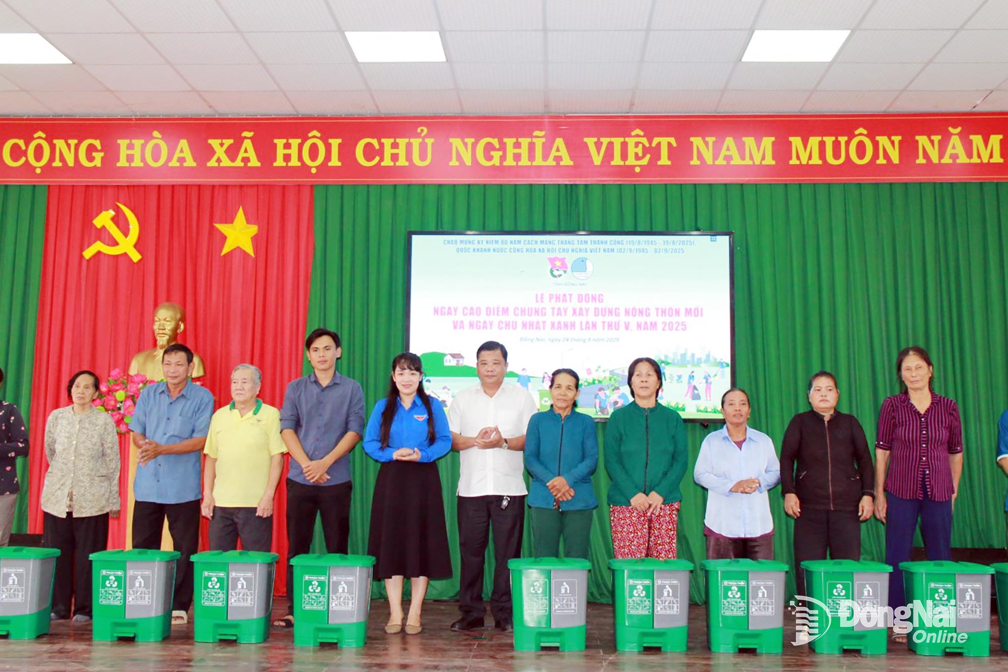 Simultaneously launching the Peak Day of joining hands to build new rural areas and the 5th Green Sunday - 2025
