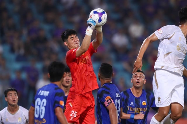 2 thủ môn cao kều của U.23 Việt Nam hóa 'người nhện': Ai vui bằng thầy Kim!- Ảnh 3.