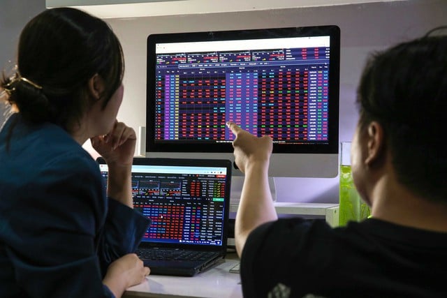 Dự báo thị trường chứng khoán sau phiên lao dốc 42 , 53 điểm cuối tuần - Ảnh 2.