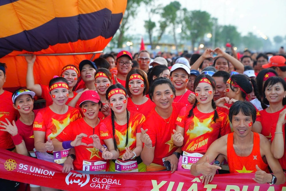 មនុស្ស 21,529 នាក់រត់រួមគ្នាដើម្បីប្រទេសវៀតណាមដ៏រឹងមាំ ដើម្បីអនាគតបៃតង
