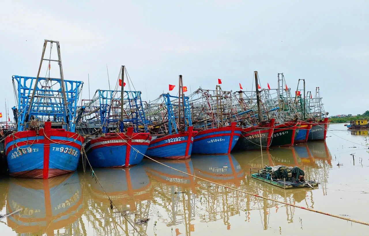 Công an Thanh Hóa bám sát cơ sở cùng Nhân dân chống bão số 5