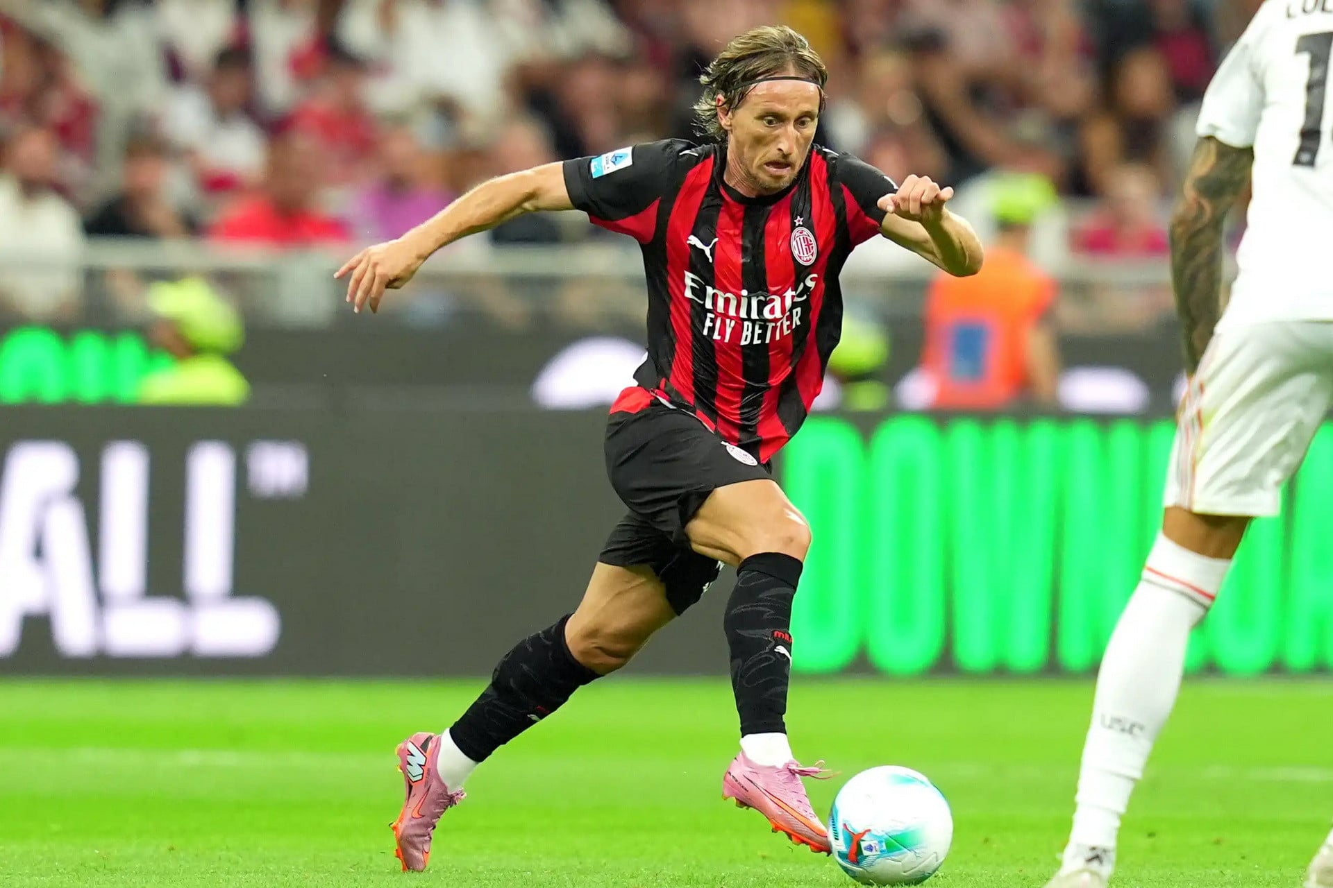 กัลโช่ เซเรียอา - โมดริช มิลาน Cremonese.jpg