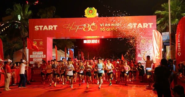 អត្តពលិក​ជាង​៣០០០​នាក់​ចូល​រួម​ក្នុង​ការ​ប្រណាំង "ដំណើរ​៨០​ឆ្នាំ​ដើម្បី​សន្តិសុខ​ជាតិ"