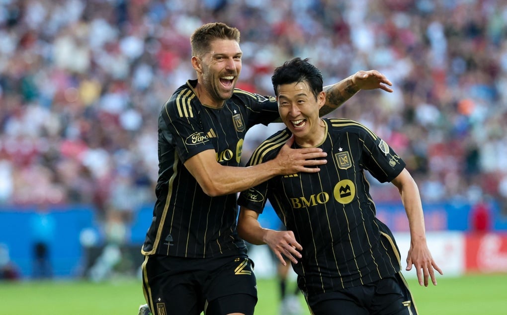 Son Heung Min scores a classy free kick after breaking Messi's record - 1