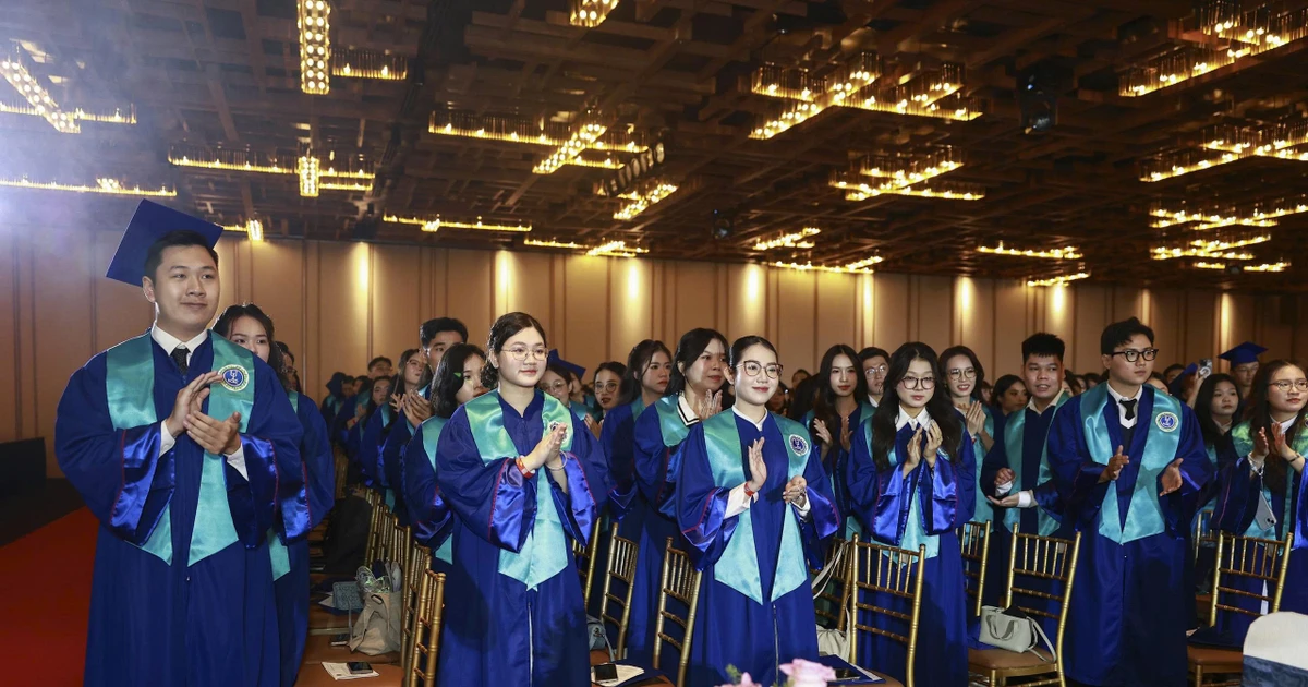 Valedictorian នៃសាកលវិទ្យាល័យច្បាប់ទីក្រុងហូជីមិញ ត្រូវបានចូលរៀនដោយផ្ទាល់ទៅកម្មវិធី PhD និងទទួលបានអាហារូបករណ៍ពេញលេញ