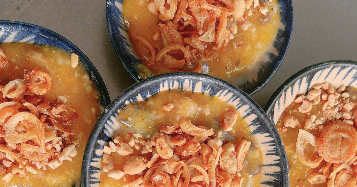 Eating a bowl of banh beo remembering the old days