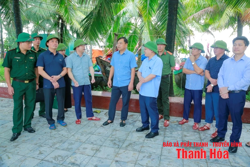 รองปลัดกระทรวงเกษตรและสิ่งแวดล้อมตรวจสอบการรับมือกับพายุลูกที่ 5 ในเมืองทัญฮว้า