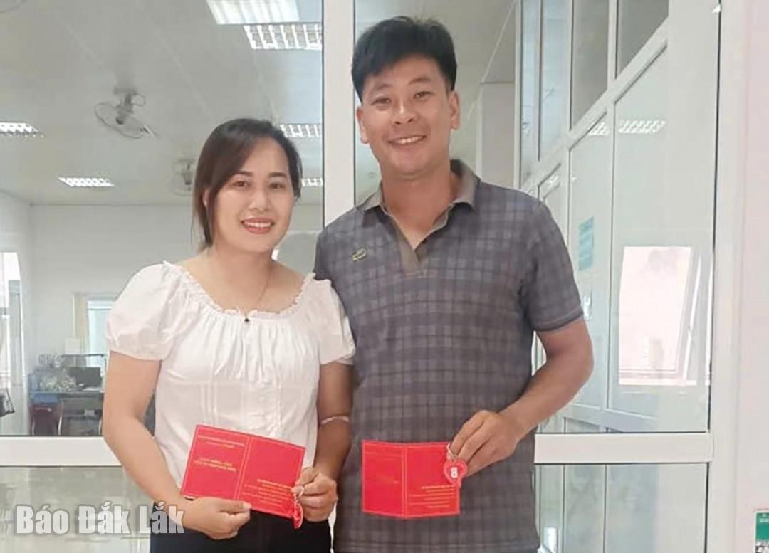 Nguyen Thi Nu et son mari ont parcouru plus de 50 km pour donner du sang afin de sauver des vies.