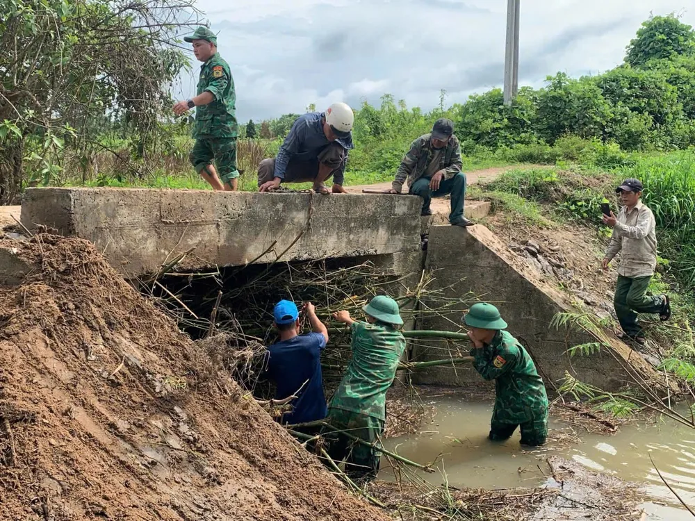 Đồn biên phòng Thuận thông kênh mương trước bão số 5