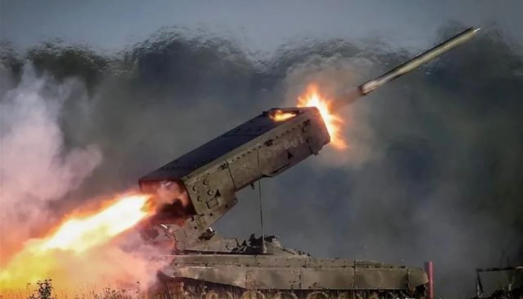 ウクライナ軍がサーモバリック爆弾が落下したことに気づくと、ロシア軍は突然撤退した。