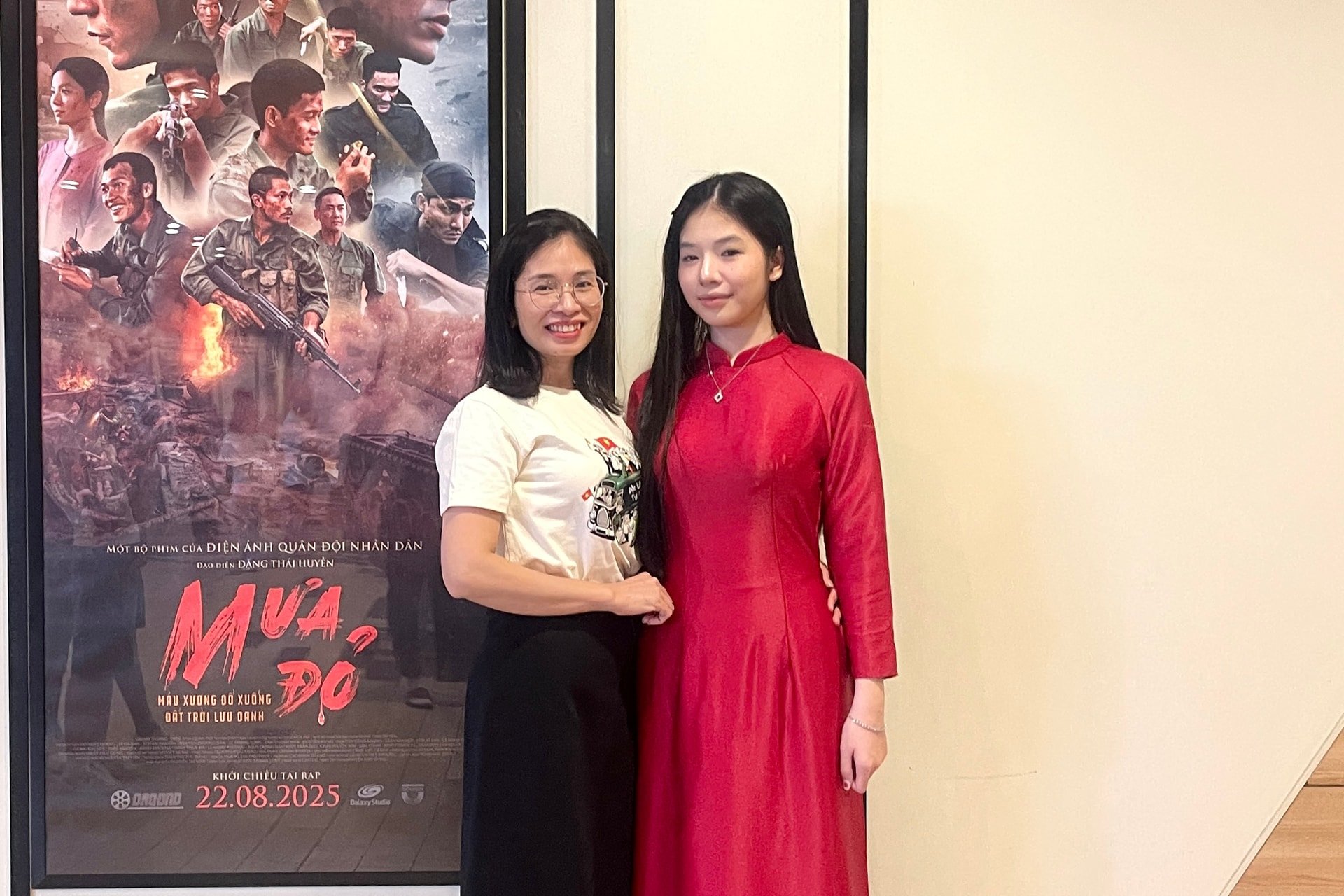Le public de Hai Phong s'est étouffé à chaque scène du film « Red Rain »