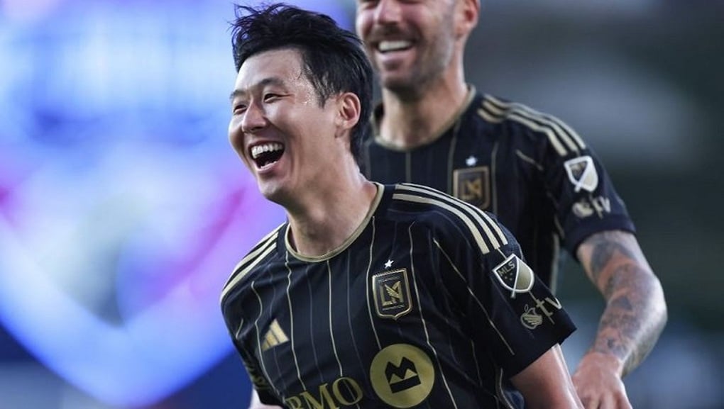 Son Heung Min scores a classy free kick after breaking Messi's record - 2