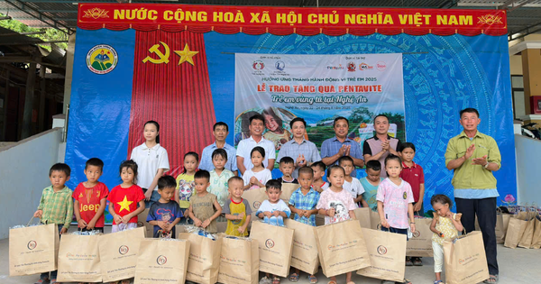 More than 1,200 gifts for children in flood-affected areas before the new school year