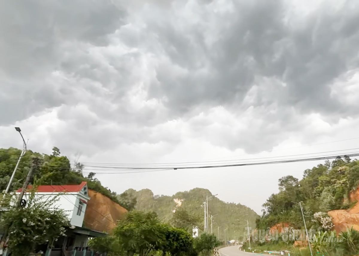 Affected by storm No. 5, Tuyen Quang will have thunderstorms until the afternoon of August 26.