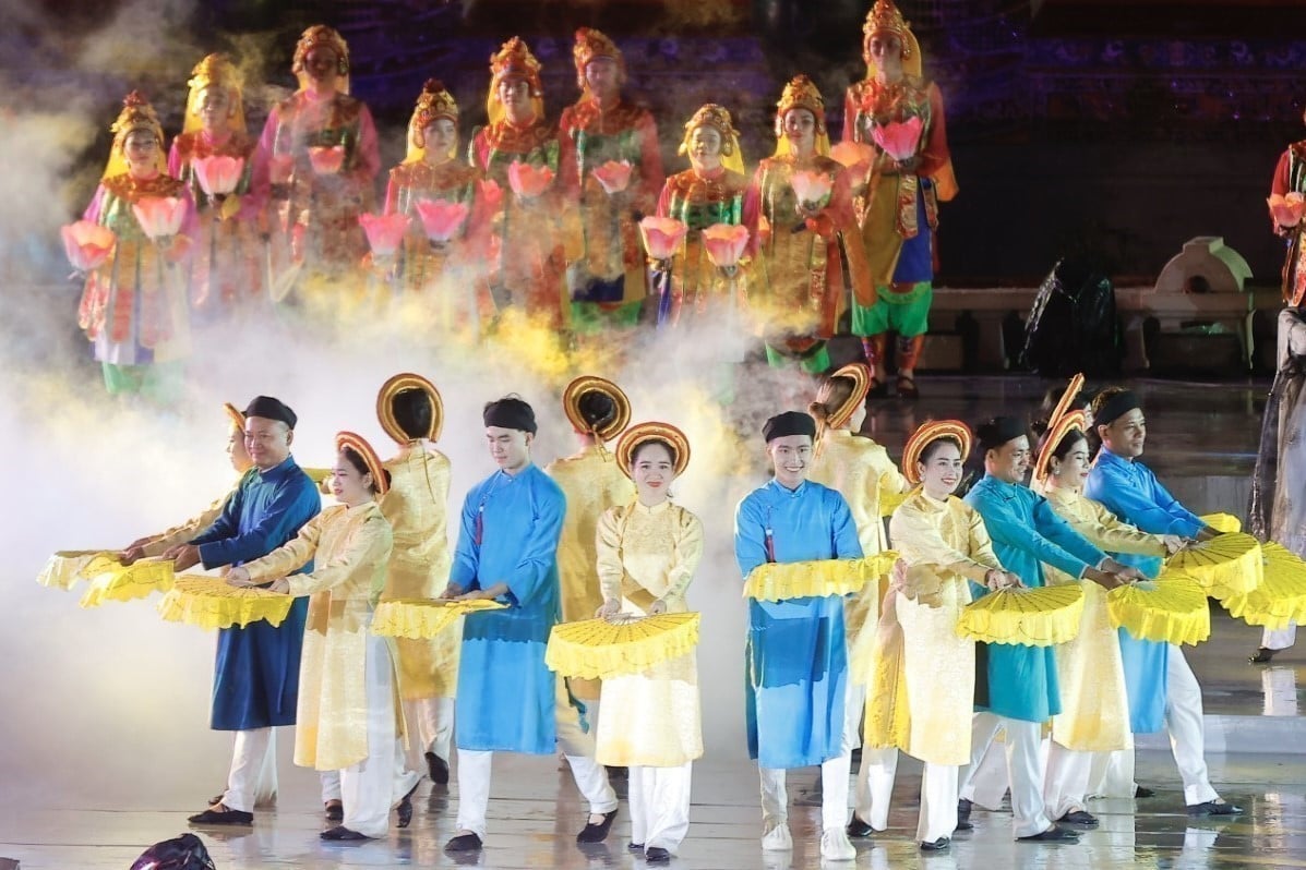 vna-potal-khai-mac-tuan-le-festival-nghe-thuoc-te-hue-2024-7419332.jpg