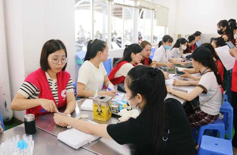 400 Arbeiter der Sakurai Vietnam Company spendeten Blut