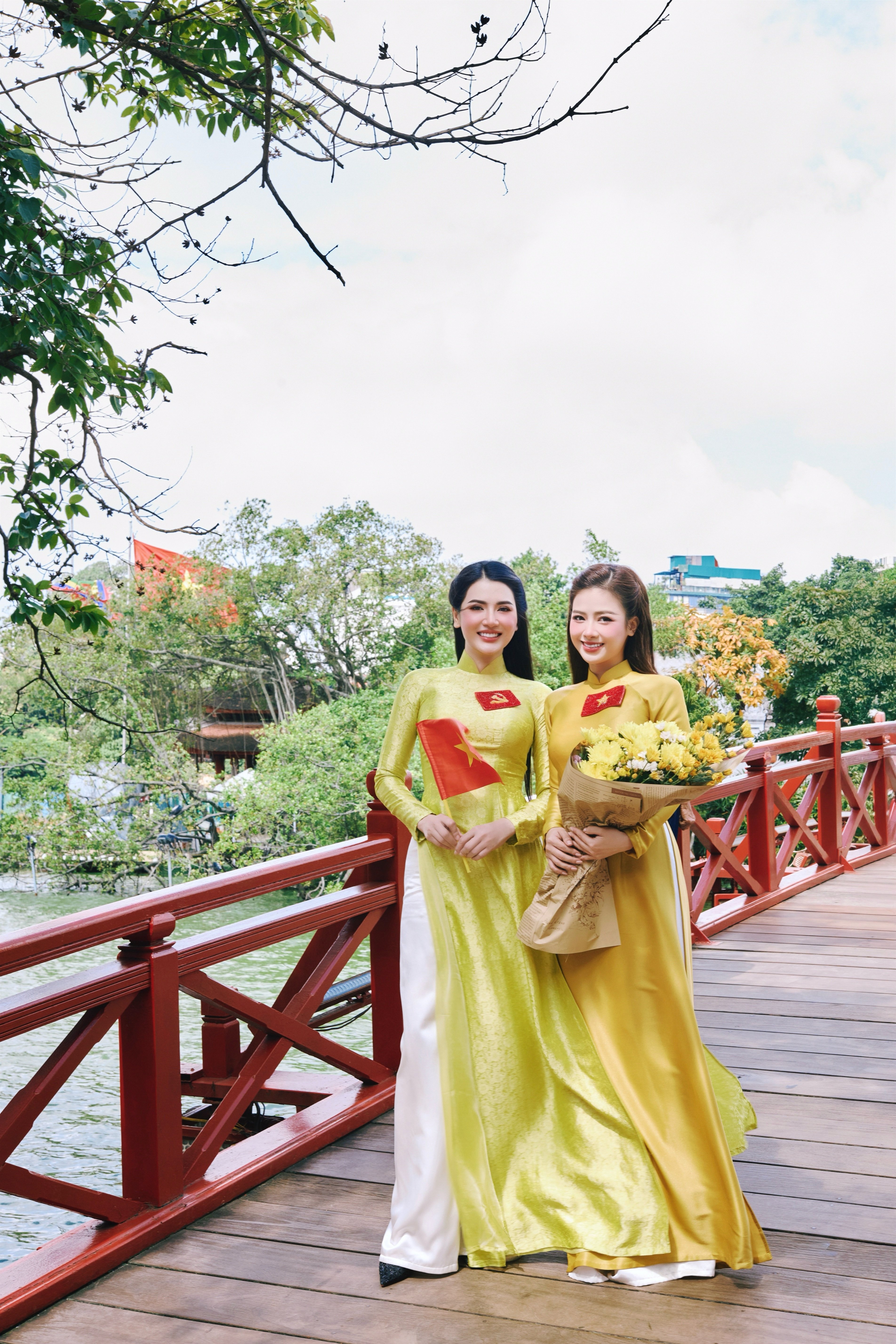 Thiếu tá vào vai girl phố náo loạn Hồ Gươm thướt tha trong tà áo dài - 7