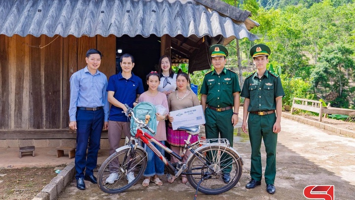 បរិច្ចាគកង់ចំនួន ៨ គ្រឿង ដល់សិស្សានុសិស្សជួបការលំបាកក្នុងឃុំ ចៀងសន