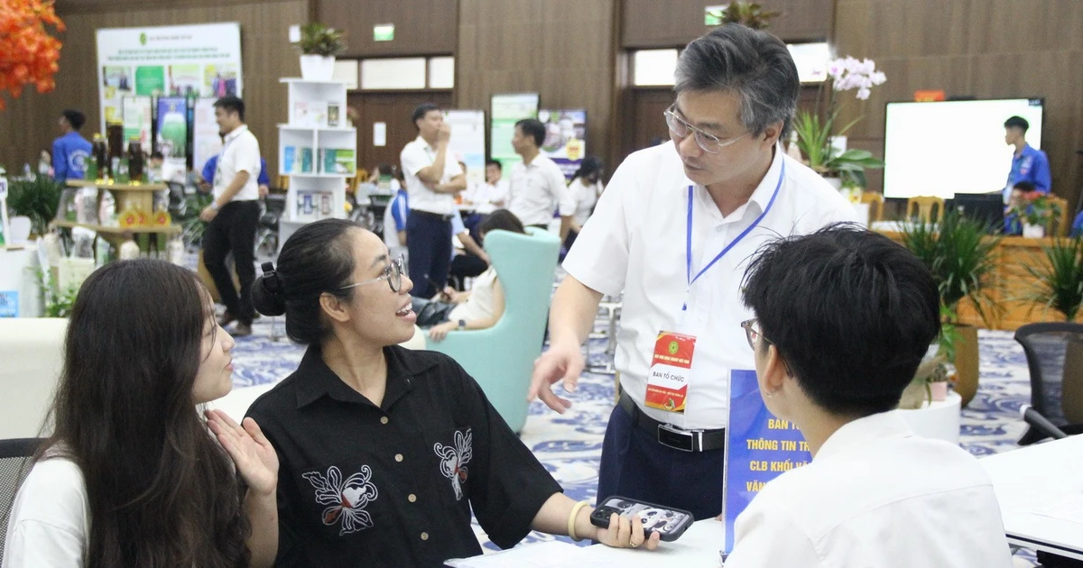 Tân sinh viên háo hức nhập học trực tiếp tại Học viện Nông nghiệp Việt Nam