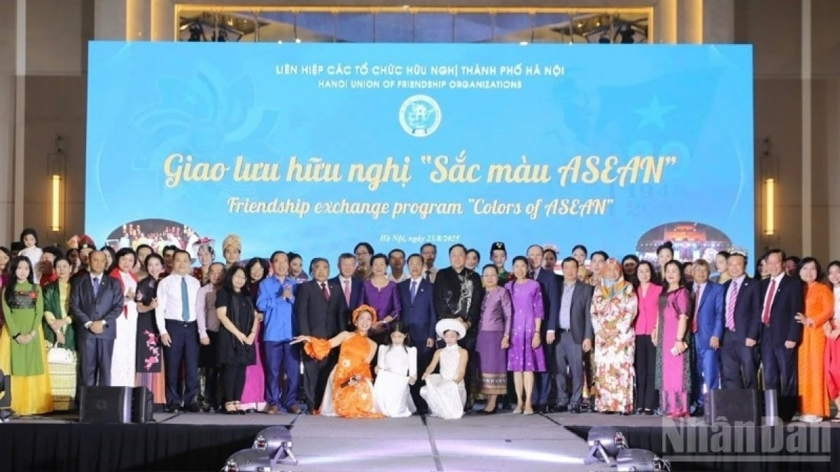 Freundschaftsaustausch „ASEAN-Farben“