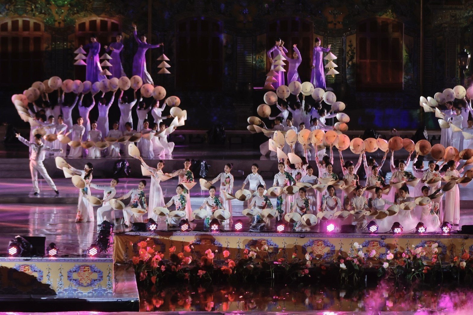vna-potal-khai-mac-tuan-le-festival-nghe-thuoc-te-hue-2024-7419301.jpg