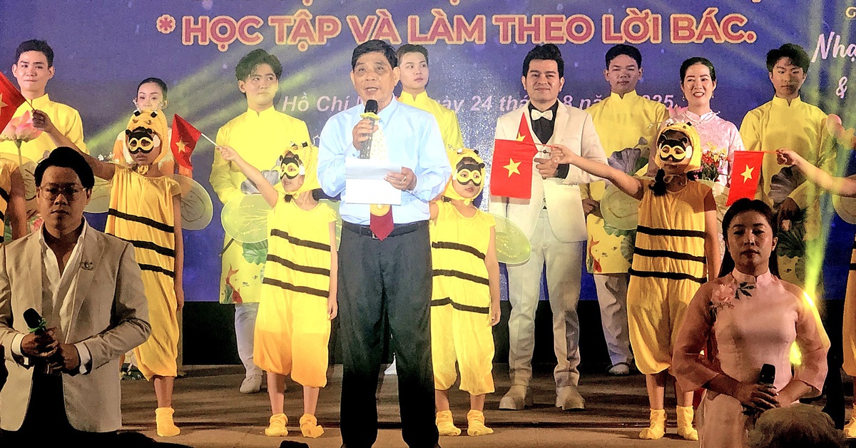 Aprendiendo la autocrítica y la crítica del tío Ho con el músico Nguyen Van Sanh