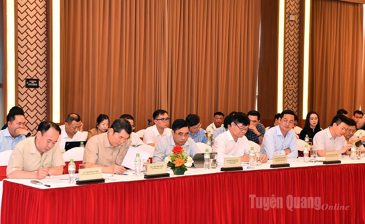 Leaders of central ministries and branches at the working session.