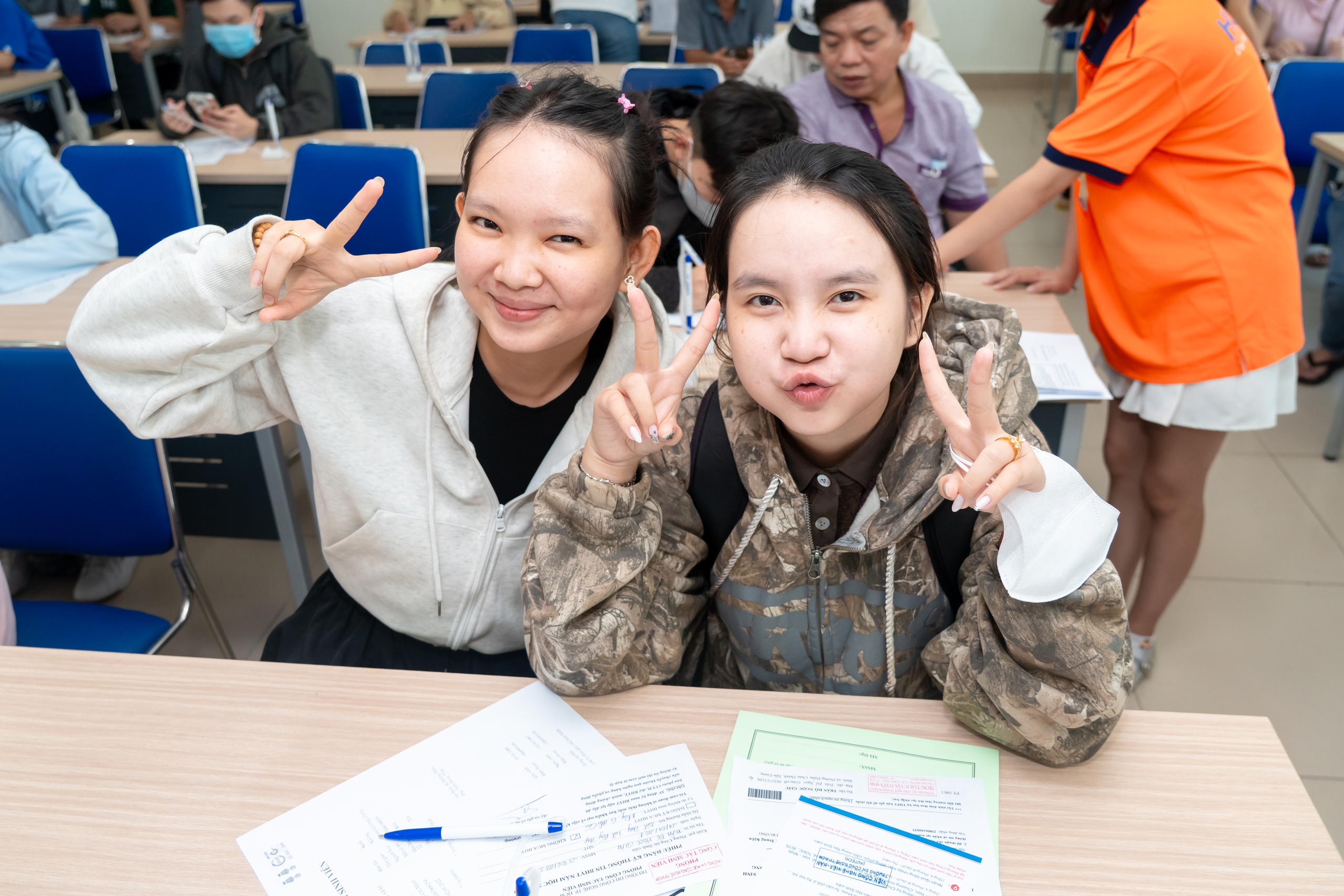 Tân sinh viên hào hứng nhập học sớm để 