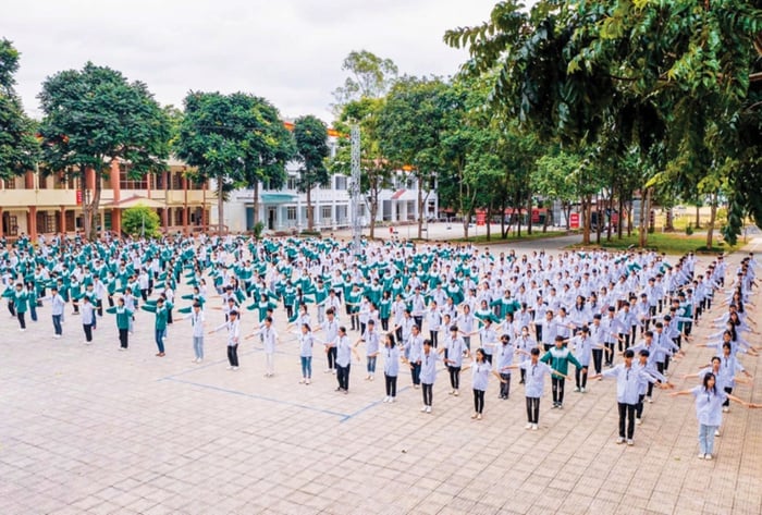 Cao Bằng: Hơn 750 tỷ đồng đầu tư cơ sở hạ tầng, trang thiết bị cho năm học mới- Ảnh 2.