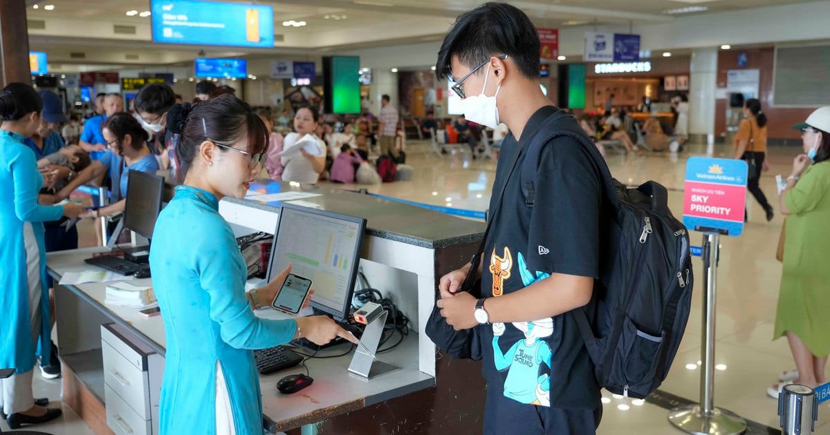 Bộ Xây dựng nói về việc giá vé máy bay nội địa 'neo' cao