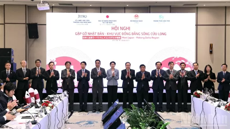 Bản giao hưởng của tinh thần tận tâm và sự đồng hành của Bộ Ngoại giao