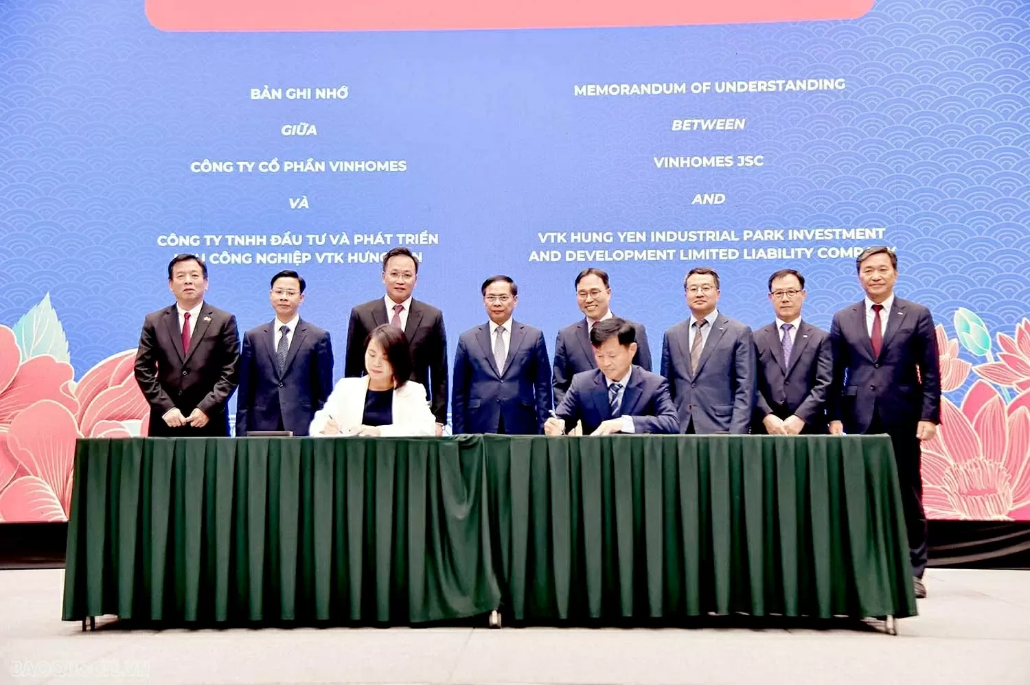 Bản giao hưởng của tinh thần tận tâm và sự đồng hành của Bộ Ngoại giao
