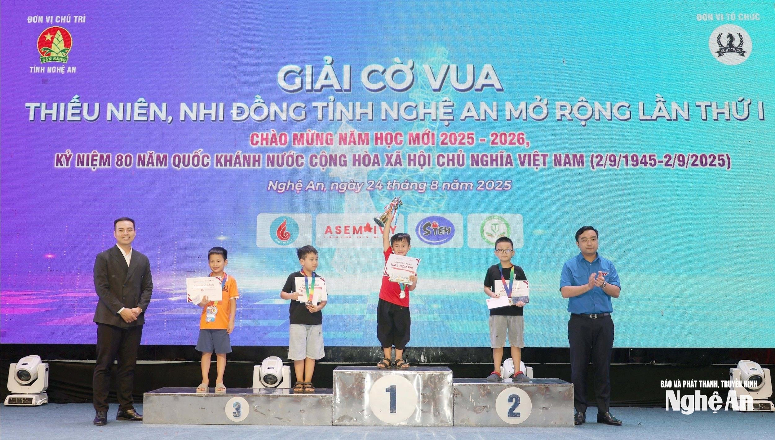 bna_gia-co-king-3-748497e93fa745589f3d45cfc9528c34(1).jpg