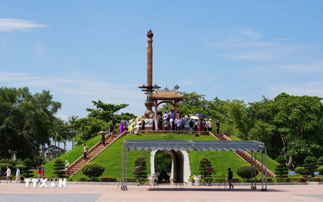 ttxvn-thanh-co-quang-tri-don-hang-nghin-luot-khach-dip-277-8136765.jpg
