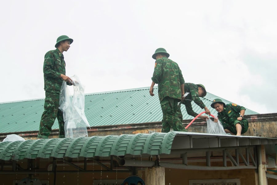 truong-hoc-chong-bao-4.jpg