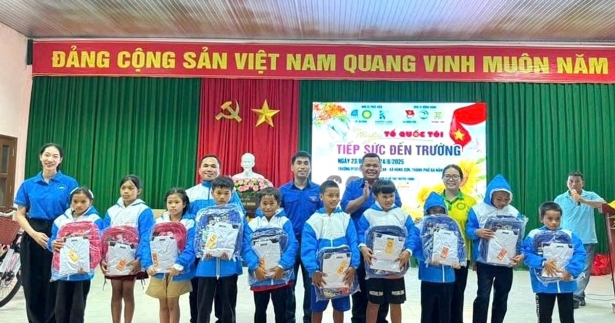 สนับสนุนนักเรียนในตำบลหุ่งเซินให้ไปโรงเรียน