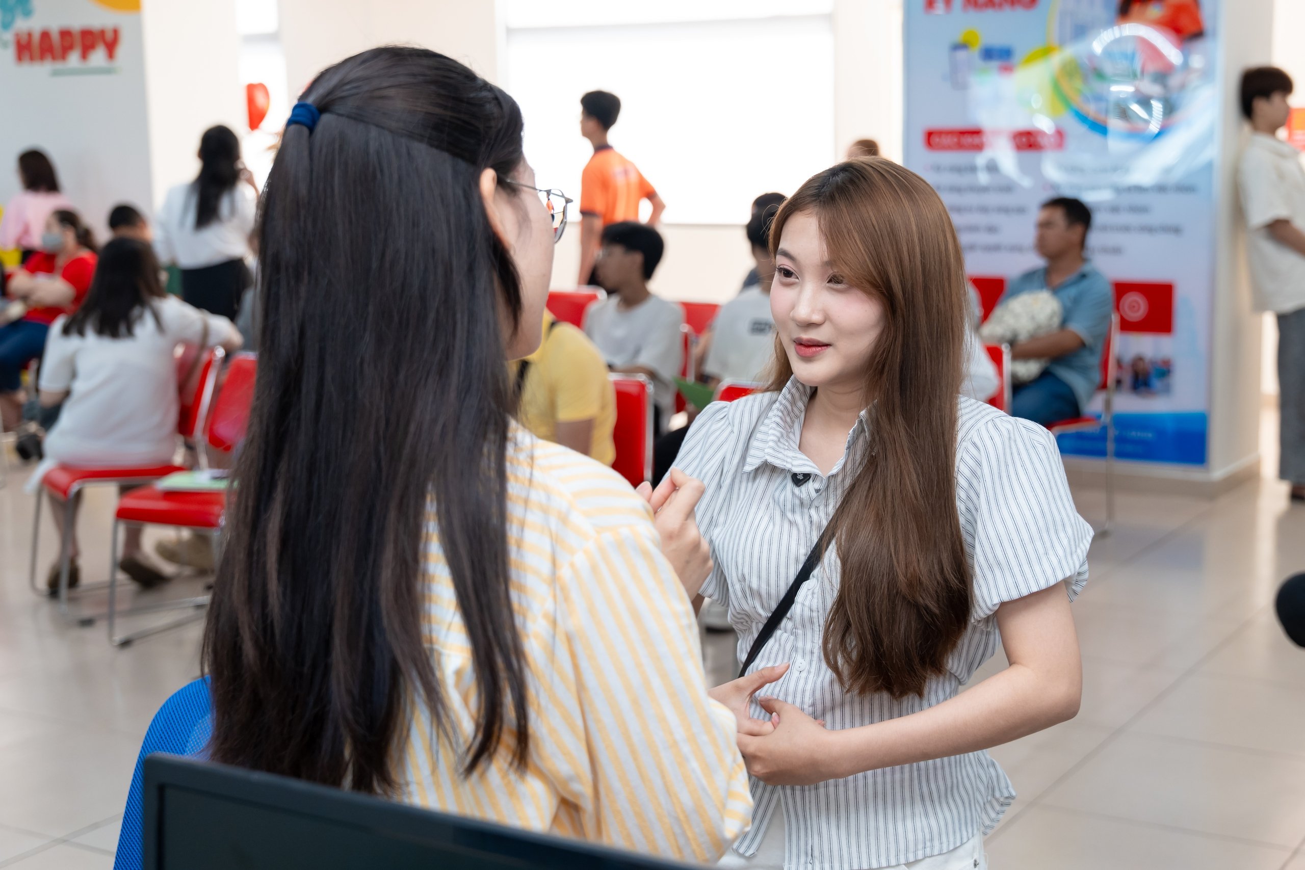 Tân sinh viên hào hứng nhập học sớm để 