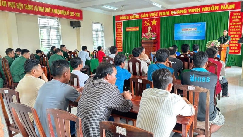 វគ្គឃោសនាគឺជាផ្នែកមួយនៃផែនការសម្រាប់ដំណាក់កាលកំពូលប្រឆាំងនឹងការនេសាទខុសច្បាប់ គ្មានរបាយការណ៍ និងគ្មានការត្រួតពិនិត្យ (IUU) ដែលរៀបចំដោយស្ថានីយ៍ឆ្មាំព្រំដែននៅកំពង់ផែ An Thoi ។ (រូបថត៖ VAN DUC)