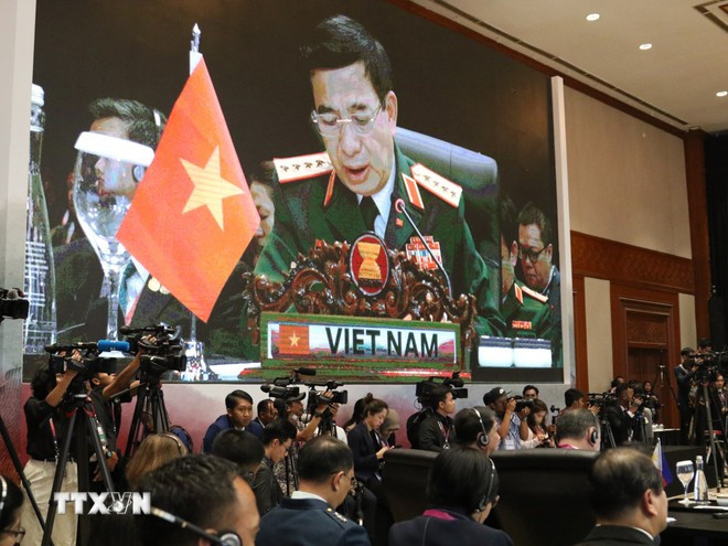 Đại tướng Phan Văn Giang, Ủy viên Bộ Chính trị, Phó Bí thư Quân ủy Trung ương, Bộ trưởng Bộ Quốc phòng, phát biểu tại Hội nghị Bộ trưởng Quốc phòng ASEAN lần thứ 17 tại Indonesia tháng 11/2023. (Ảnh: Đào Trang/TTXVN)