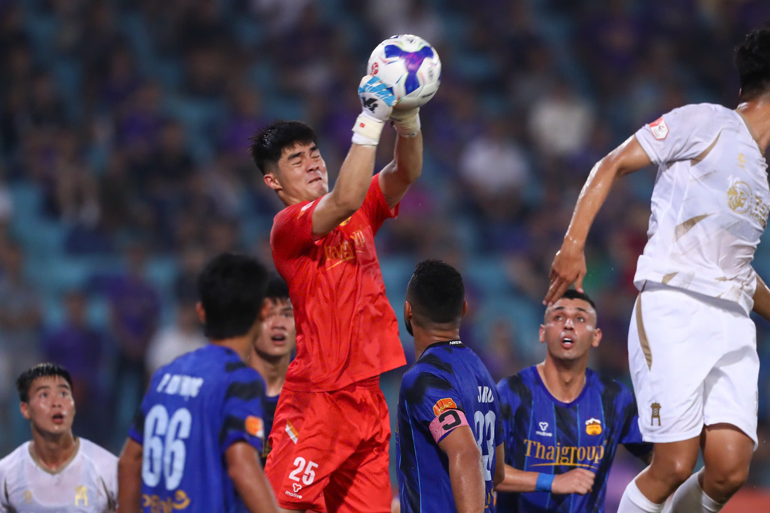 HAGL ដែលជា '2K version' ក្មេងជាងគេរបស់ V-League ភ្ញាក់ផ្អើលជាមួយនឹងការផ្លាស់ប្តូរដ៏អស្ចារ្យរបស់វា - រូបថត 1 ។