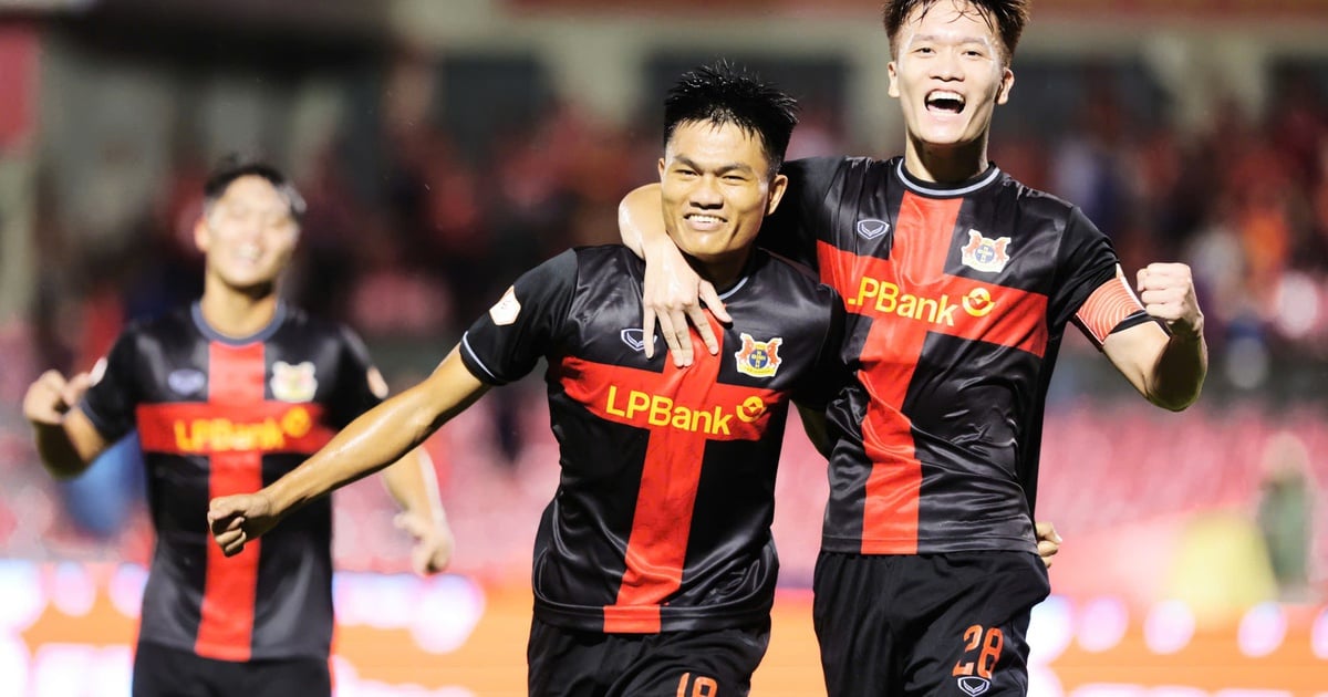 Ninh Binh FC played better than expected, HAGL escaped defeat thanks to super talented players