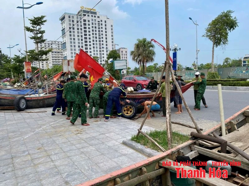 100% of Sam Son fishermen's boats have entered safe shelters.