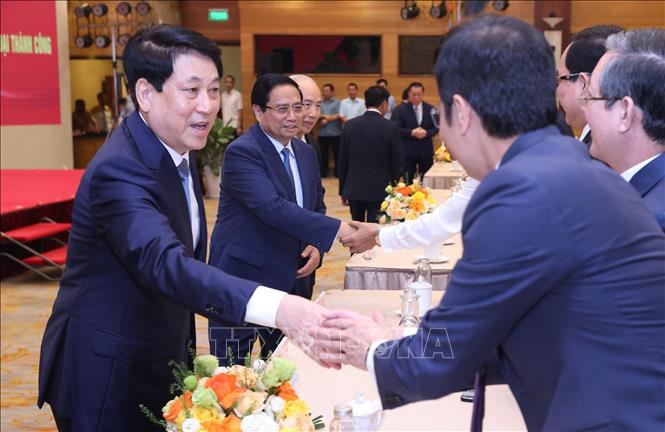 ประธานาธิบดีและนายกรัฐมนตรีพบปะกับตัวแทนจากทุกภาคส่วน
