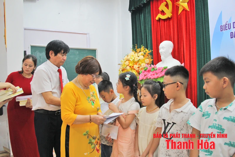 บริษัท Thanh Hoa Power Construction Joint Stock มอบรางวัลแก่นักศึกษา 171 คนสำหรับความสำเร็จทางการศึกษาของพวกเขา