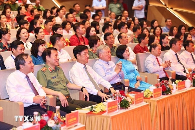 ttxvn-chuong-trinh-chinh-luan-nghe-thuat-sao-doc-lap-24-2.jpg