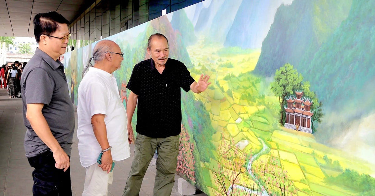 A look around Vietnam through a 300m long painting by artist Ngo Ba Hoang