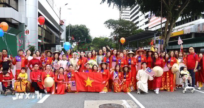 ttxvn-ao-dai-malaysia.jpg