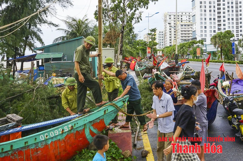 អ្នកនេសាទ Thanh Hoa ប្រញាប់ប្រញាល់ 